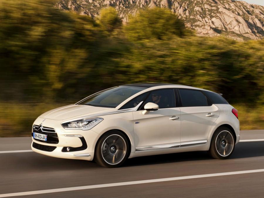  Citroen DS5 HYbrid4 2011 года  (фото 21 из 23)